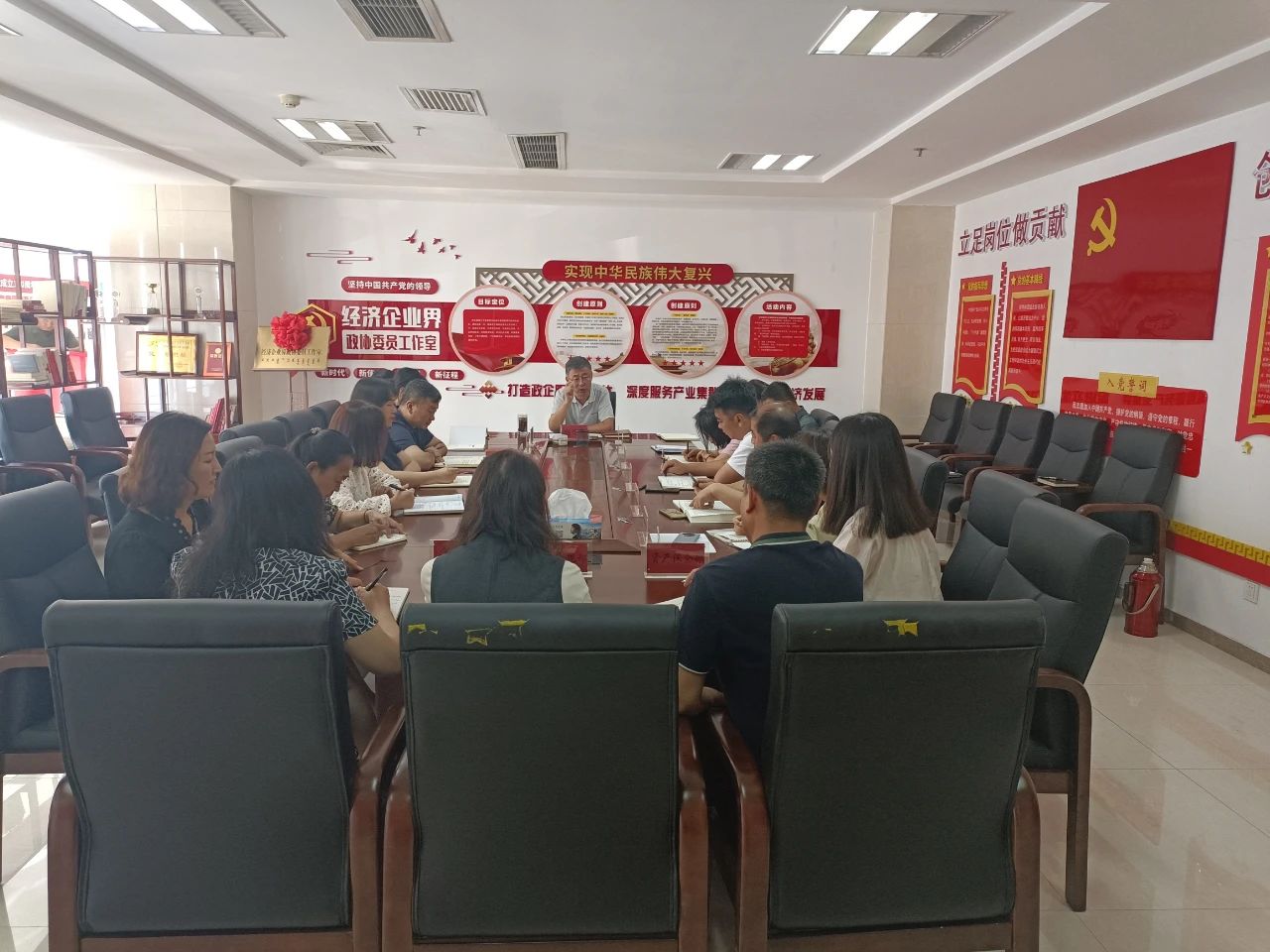 集團紀委組織召開(kāi)廉政教育專題黨課.jpg