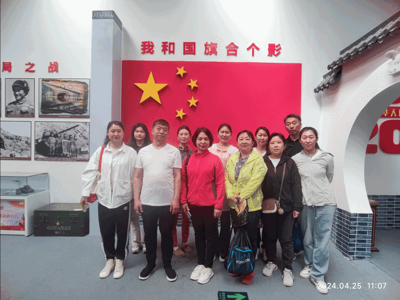 賓館工會組織開(kāi)展“紅色追憶·榮耀五一”健步走活動03.gif