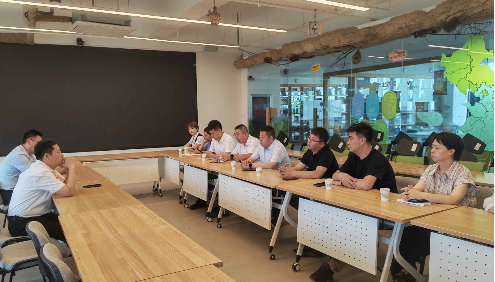 金融集團下屬擔保公司聯合蒙草生态環境（集團）股份有限公司、金谷農商銀行開(kāi)展聯合主題黨日活動圖5.jpg