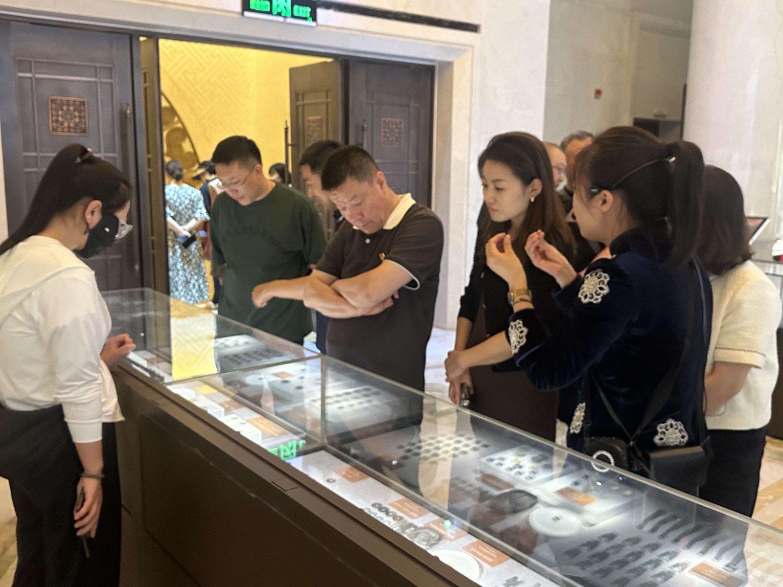 投資公司黨支部開(kāi)展主題黨日活動圖2.jpg